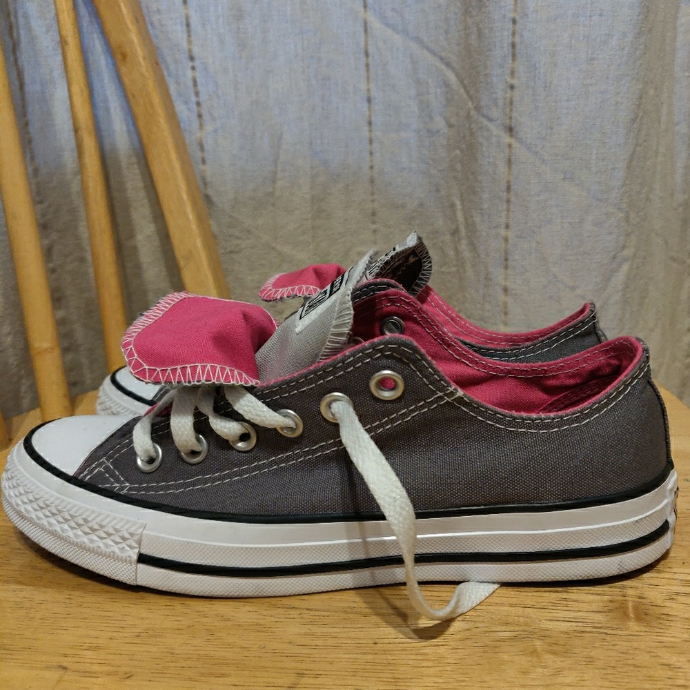 Womens Converse Low Top size 7.5 NWOT